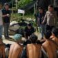 Lima sajam jenis badik dan celurit berhasil disita tim gabungan Polres Tanjab Barat dari tangan 9 anggota geng motor di Kuala Tungkal, Sabtu (27/6/26). Gerombolan ini diringkus saat hendak menggelar tawuran antar-kota yang kian mengkhawatirkan warga. (Foto/Polres Tanjab Barat)