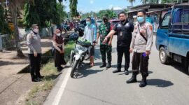 Kanit Reskrim Polsek Kumpeh ulu IPDA. H. Sirait Siregar bsersama Babinsa langsung bertindak cepat merespon keresahan masyarakat terkait  korban percobaan penculikan yang terjadi di kasang Pudak pada Selasa (14/12/21). FOTO : Humas PMJ