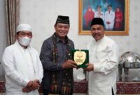 Momen Silaturrahmi Danrem 042/Gapu Brigjen TNI Supriono ke Wabup Sarolangun H. Hillalatil Badri Jum’at (15/4/22). FOTO : PENREM  