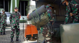 FOTO : Personil Satgas Kebakaran Hutan dan Lahan (Karhutla) Provinsi Jambi Bersiaap Berangkat ke Desa Kumpeh, Kabupaten Muaro Jambi di Makorem 042/Gapu, Kamis (13/08/20)