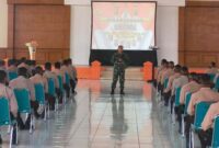 Danrem 042/Gapu Brigjen TNI M. Zulkifli Saat Memberikan Pembekalan Bela Negara kepada 168 siswa Diktuk Bintara Polri di SPN Pondok Meja Polda Jambi, Sabtu, (23/10/21). FOTO : PENREM.