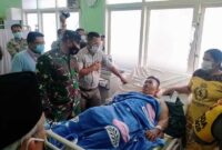 FOTO : Danrem 042/Gapu, Brigjen TNI Zulkifli bersama Kapolda Jambi, Irjen Pol A Rachmad Wibowo Saat Berada di RS H.A Thalib Kerinci, Selasa (22/12/20).