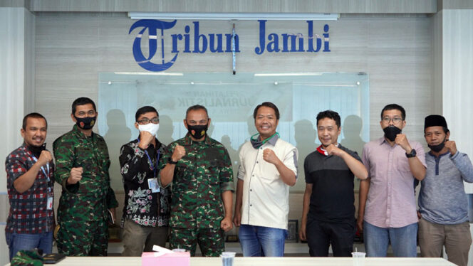 FOTO : Danrem 042/Gapu, Brigjen TNI M Zulkifli Saat Kunjungan ke Tribun Jambi bersama jajarannya, Selasa (25/08/20).