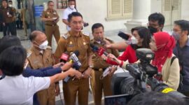 Pj Bupati Muarojambi, Bachyuni Deliansyah saat diwawancari Wartawan Usai Ikuti Rapat dengan Presiden di Jakarta, Selasa (7/6/22). FOTO : Ist