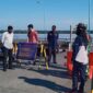 Kadishub Tanjung Jabung Barat Syamsul Jauhari bersama pihak terkait saat melakukan Penataan Dermaga Pelabuhan LLASDP, Jum'at (8/4/22). FOTO : Istimewa