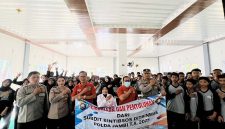 Dokumentasi Kegiatan Ditbinmas Polda Jambi Gelar Penyuluhan Cegah Narkoba dan Kenakalan Remaja di SMAN 7 Kota Jambi. FOTO : HMS 