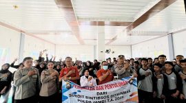 Dokumentasi Kegiatan Ditbinmas Polda Jambi Gelar Penyuluhan Cegah Narkoba dan Kenakalan Remaja di SMAN 7 Kota Jambi. FOTO : HMS 
