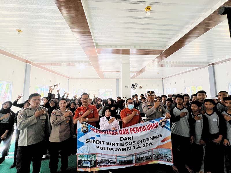 Dokumentasi Kegiatan Ditbinmas Polda Jambi Gelar Penyuluhan Cegah Narkoba dan Kenakalan Remaja di SMAN 7 Kota Jambi. FOTO : HMS 