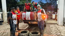 Bahu-Membahu Operasikan Layanan Kesehatan: Kolaborasi Pertamina-RSUD Muda Sedia Aceh Tamiang Jaga Denyut Nadi Misi Kemanusiaan. FOTO : WKI