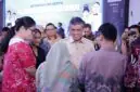 Menteri Yassierli berdialog dengan sejumlah peserta inklusif di sela pembukaan Orientasi Peserta Pelatihan Vokasi Nasional (PVN) Tahun 2026 Batch V di Balai Besar Pelatihan Vokasi dan Produktivitas (BBPVP) Bekasi, Jawa Barat, Jumat (16/10/2026). FOTO : DOK. KEMNAKER