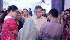 Menteri Yassierli berdialog dengan sejumlah peserta inklusif di sela pembukaan Orientasi Peserta Pelatihan Vokasi Nasional (PVN) Tahun 2026 Batch V di Balai Besar Pelatihan Vokasi dan Produktivitas (BBPVP) Bekasi, Jawa Barat, Jumat (16/10/2026). FOTO : DOK. KEMNAKER