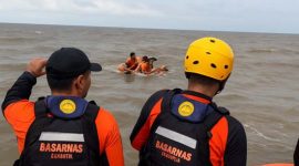 Dramatis! Dihempas Ombak 2,5 Meter, 3 ABK di Jambi Berhasil iselamatkan Tim SAR. FOTO : LINTASTUNGKAL