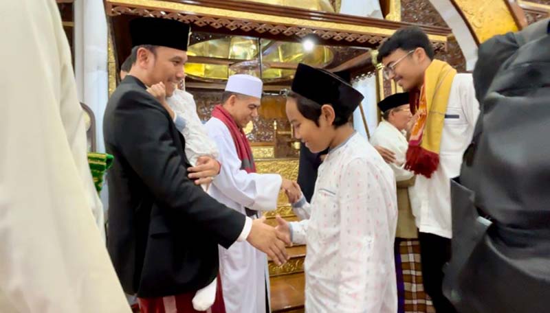 Ketua DPRD Jambi Edi Purwanto Beserta Keluarga Shalat Idul Adha di Masjid Al Falah Jambi. FOTO : HMS