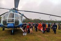 Persiapan Tim Evakuasi Udara oleh Tim SAR Gabungan TNI, Polri dan Basarnas di Muara Emat, Kerinci, Jambi, Senin (20/2/24). FOTO : Basarnas Jambi