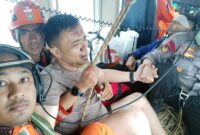 Tim SAR Gabungan Berhasil Evakuasi Kapolda Jambi dari Lokasi Jatuhnya Heli. FOTO : Dhea/SAR