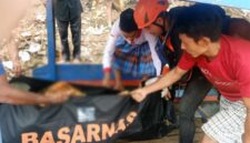 Tim SAR Gabungan Saat Melakukan Evakuasi Korban Winarto (52) yang tenggelam di Sungai Ale Desa Olak Kemang, Kecamatan Muara Tabir, Kabupaten Tebo, Selsa (6/6/23). FOTO : BASARNAS