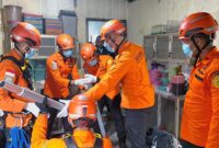 Tim SAR Evakuasi Mayat dari Sumur Maut di Kasang Kumpeh, Muaro Jambi. FOTO : Humas SAR Jambi