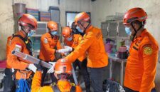 Tim SAR Evakuasi Mayat dari Sumur Maut di Kasang Kumpeh, Muaro Jambi. FOTO : Humas SAR Jambi