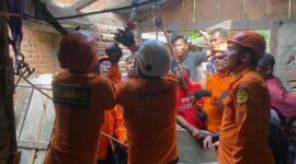 Tim SAR Gabungan Bersama Warga Mengevakuasi K0rban Saja (26) dari Dalam Sumur Belasan Meter, Selasa (20/01/26). FOTO : Humas SAR Jambi