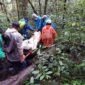 Tim Rescue Basarnas Pos SAR Kerinci gabungan dari TNKS dan relawan berhasil Saat evakuasi Seorang Pendaki Gunung Kerinci yang Cidera Kaki, Sabtu (19/8/23). FOTO : BAsarnas