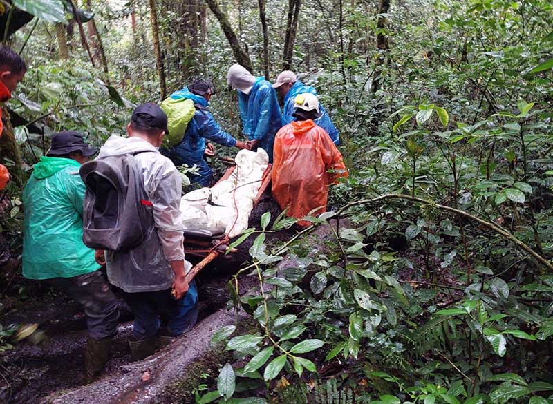 Tim Rescue Basarnas Pos SAR Kerinci gabungan dari TNKS dan relawan berhasil Saat evakuasi Seorang Pendaki Gunung Kerinci yang Cidera Kaki, Sabtu (19/8/23). FOTO : BAsarnas