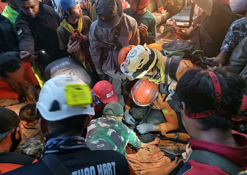 Tim SAR Gabungan Berhasil Menemukan dan Mengevakuasi Korban Terakhir Erupsi Gunung Marapi Batas Nama Siska Alfiana. [FOTO : BASARNAS Jambi].