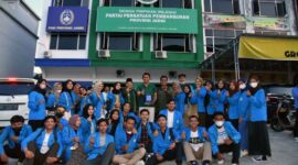 Fadhil Arief Bersama Mahasiswa UIN STS Jambi Usai Acara Diskusi Bersama di Kantor DPW PPP di Kecamatan Alam Barajo, Sabtu (28/5/22). FOTO : Noval