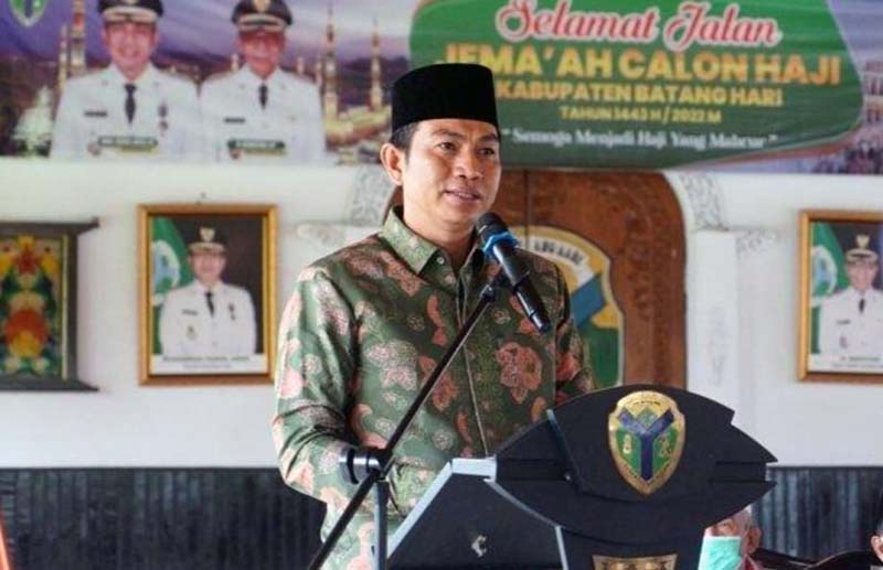 Bupati Batanghari Muhammad Fadhil Arief melepas 103 Jemaah Calon Haji (JCH) asal Kabupaten Batanghari berangkat ke Tanah Suci, Sabtu (25/6/22) FOTO : Noval