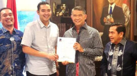 FOTO : Sy Fasha dan AJB Menerima Rekomendasi NasDem utntuk Pilgub Jambi, Rabu, (14/07/20) 