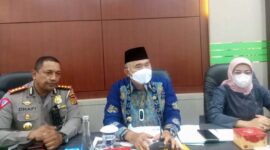 Wali Kota Jambi Syarif Fasha Saat Pimpin Rapat Sosialisasi Surat Edaran Tentang Pengaturan Pembelian BBM jenis solar di SPBU dalam Kota Jambi khusus bagi angkutan beroda enam, Kamis (31/03/22). FOTO : Noval
