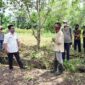 FOTO : Wali Kota Jambi Dr. H. Syarif Fasha, ME saat Meninjau Lokasi TPU di Kota Jambi (29/04/20).