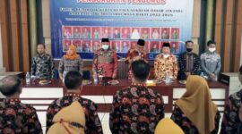 Sekdakab Muaro Jambi, Budhi Hartono Saat Hadiri Pengukuhan Forum Kelompok Kerja Kepala Sekolah Dasar (FK3SD) Kabupaten Muaro Jambi 2022- 2026, Kamis (12/5/22). FOTO : Ist