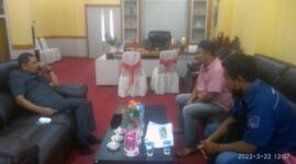 H. Abdullah, SE menerima Audiensi Ketua Umum FHT dan Pengurus beserta Ketua Panitia Mubes ke -2 Forum Honorer Tanjab Barat. FOTO : FHT