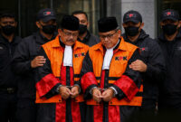 Ironi di Balik Ketukan Palu: Ketika "Wakil Tuhan" Tersandung Ambisi Duniawi, Mengadili Kemudian Diadili. (FOTO : ILUSTRASI/LT)