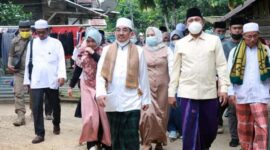 FOTO : Bupati Tanjab Barat KH. Anwar Sadat dan Wabup Hairan pada Kegiatan Safari Jumat Sebelum Bulan Ramdhan.