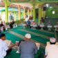 Sejumlah Warga Binaan Lapas Kelas IIA Jambi Mengikuti Khatam Qur’an Periode Bulan Mei 2025, Jum'at (30/05). FOTO : HMS