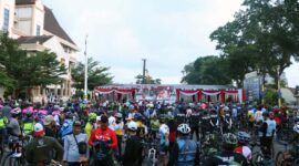Fun Bike Semarakan Hari Bhayangkara ke 76 Polda Jambi Finish di Candi Muaro Jambi. FOTO : tribratanews.jambi.polri.go.id 