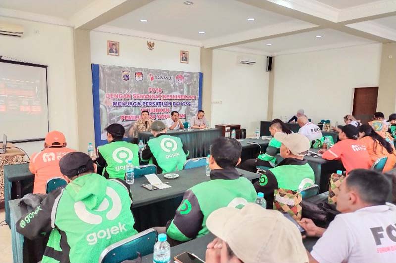 Forum Ojol Yogyakarta Bergerak (FOYB) Dengan Semangat Kebinekaan Berkomitmen Menjaga Persatuan Bangsa Guna Mewujudkan Pemilu 2024 yang Damai, Bermartabat, Bersih, dan Berbudaya. FOTO : HUMAS