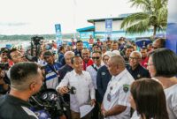 Menteri ESDM Bahlil Lahadalia Tegaskan Ketersediaan Solar untuk Nelayan Saat Tinjau SPBUN di Maluku, Rabu (18/12/2024). FOTO : HMS