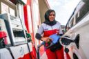 PT Pertamina Patra Niaga menegaskan bahwa angka Rp18.040 per liter yang tercantum pada struk pembelian merupakan nilai keekonomian riil produk sebagai bentuk transparansi edukasi, sementara konsumen tetap membayar sesuai harga subsidi yang ditetapkan Pemerintah. (Foto: Dok. Pertamina)