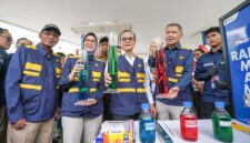 Kepala BPH Migas, Erika Retnowati, bersama Executive GM Pertamina Patra Niaga Regional Sumatera Bagian Utara, Sunardi saat Peninjauan Langsung Kesiapan Energi di Berbagai Titik Penting di Medan, Minggu (23/3/25). FOTO : HMS