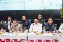 Direktur Pemasaran Ritel Pertamina Patra Niaga, Eko Ricky Susanto (paling kanan), bersama jajaran Bareskrim POLRI, TNI, Kejaksaan Agung, dan PPATK saat konferensi pers pengungkapan penyalahgunaan BBM dan LPG subsidi di Jakarta. (FOTO : Dok. WKI)