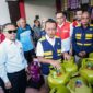 PTH Direktur Utama Pertamina Patra Niaga, Mars Ega Legowo Putra bersama Menteri ESDM Meninjau Sejulah Agen dan Pangkalan LPG 3 Kg. FOTO : HMS