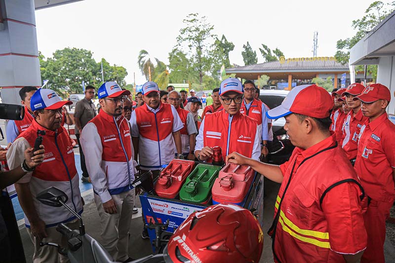 Wamen BUMN dan Direksi Pertamina Tinjau Layanan SPBU dan Serambi MyPertamina. FOTO : HMS