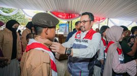Penyaluran 1.000 Seragam Sekolah untuk Anak Operator SPBU dan Siswa Difabel. FOTO : WKI
