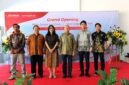 Jajaran manajemen PT Honda Prospect Motor (HPM) bersama perwakilan dealer berfoto bersama dalam acara peresmian (Grand Opening) dua jaringan dealer resmi terbaru di Sulawesi Selatan, yaitu Honda Sanggar Laut Gowa dan Honda Sanggar Laut Malili, Kamis (23/7/2026). (FOTO : Dok. Istimewa PT HPH)