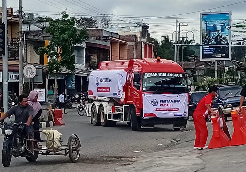 Kedatangan Armada Mobil Tangki BBM Pertamina di SPBU Takengon disambut haru oleh masyarakat. Pertamina berhasil melakukan distribusi ke Takengon, Aceh Tengah sejak Jumat, 19 Desember 2025. FOTO : WKI