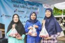 Kebahagiaan warga saat menerima paket daging kurban dalam program 