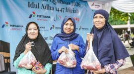 Kebahagiaan warga saat menerima paket daging kurban dalam program 