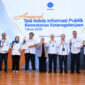 Kemnaker menyerahkan penghargaan kepada unit kerja berprestasi dalam Anugerah Tata Kelola Informasi Publik 2026 di Jakarta, Selasa (27/10/2026), sebagai apresiasi atas pengelolaan media sosial dan pelayanan keterbukaan informasi publik.
(FOTO: BIRO HUMAS KEMNAKER)
